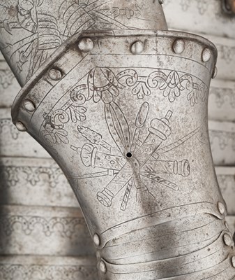 Lot 117 - A FINE AND IMPORTANT NORTH ITALIAN ENGRAVED THREE-QUARTER CUIRASSIER ARMOUR, CIRCA 1620-30