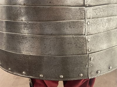 Lot 117 - A FINE AND IMPORTANT NORTH ITALIAN ENGRAVED THREE-QUARTER CUIRASSIER ARMOUR, CIRCA 1620-30
