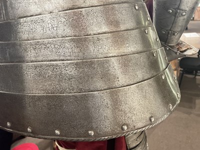 Lot 117 - A FINE AND IMPORTANT NORTH ITALIAN ENGRAVED THREE-QUARTER CUIRASSIER ARMOUR, CIRCA 1620-30