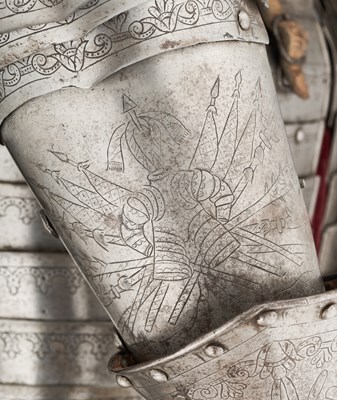 Lot 117 - A FINE AND IMPORTANT NORTH ITALIAN ENGRAVED THREE-QUARTER CUIRASSIER ARMOUR, CIRCA 1620-30