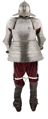 Lot 117 - A FINE AND IMPORTANT NORTH ITALIAN ENGRAVED THREE-QUARTER CUIRASSIER ARMOUR, CIRCA 1620-30