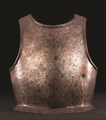 Lot 117 - AN ITALIAN CLOSE HELMET FOR FIELD USE CIRCA 1580 with rounded one-piece skull rising to a roped medi