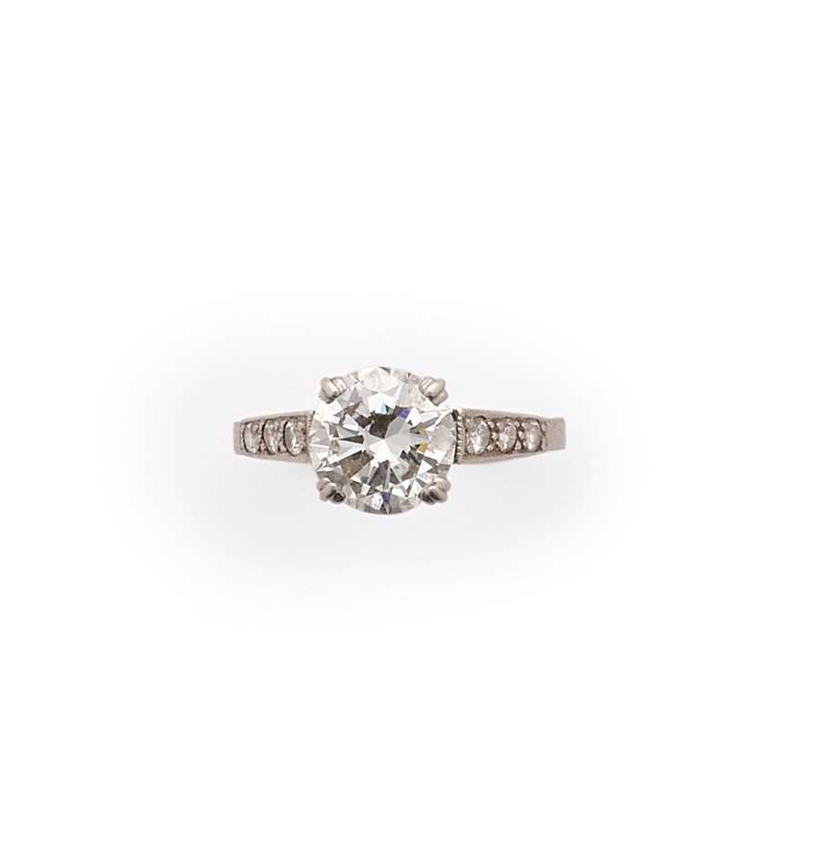 Lot 361 - DIAMOND RING, 1920s