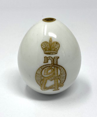 Lot 549 - A RUSSIAN EASTER EGG, IMPERIAL PORCELAIN MANUFACTORY, ST PETERSBURG, CIRCA 1900