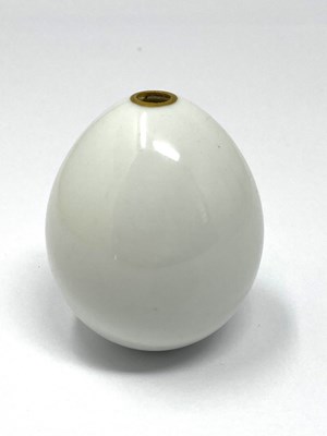 Lot 549 - A RUSSIAN EASTER EGG, IMPERIAL PORCELAIN MANUFACTORY, ST PETERSBURG, CIRCA 1900