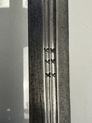 Lot 136 - A GERMAN MILITARY BROADSWORD, CIRCA 1580-90