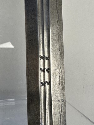 Lot 136 - A GERMAN MILITARY BROADSWORD, CIRCA 1580-90