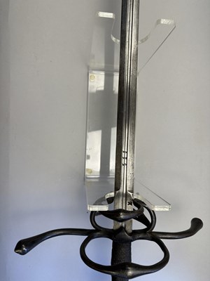 Lot 136 - A GERMAN MILITARY BROADSWORD, CIRCA 1580-90
