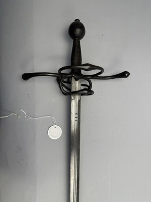 Lot 136 - A GERMAN MILITARY BROADSWORD, CIRCA 1580-90
