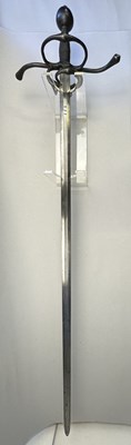 Lot 136 - A GERMAN MILITARY BROADSWORD, CIRCA 1580-90