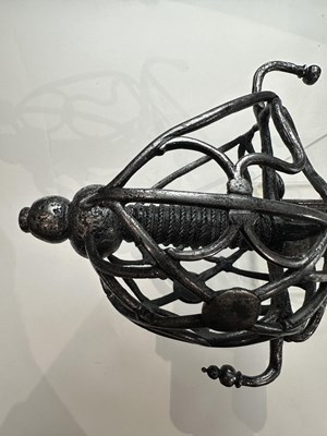 Lot 150 - A RARE NORTH EUROPEAN BASKET-HILTED BACK-SWORD, EARLY 17TH CENTURY, DUTCH OR ENGLISH
