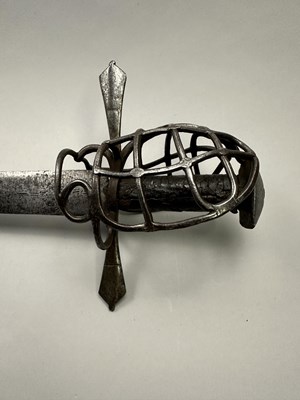 Lot 154 - A NORTH GERMAN MILITARY BROADSWORD (TESSAK), CIRCA 1600-40