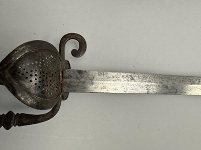 Lot 167 - A SWEDISH MILITARY SWORD, CIRCA 1620-30
