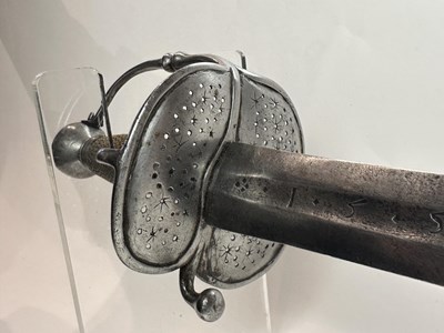 Lot 179 - A MILITARY SWORD, LATE 17TH/EARLY 18TH CENTURY, FRENCH OR SWISS