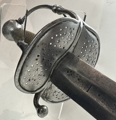 Lot 179 - A MILITARY SWORD, LATE 17TH/EARLY 18TH CENTURY, FRENCH OR SWISS