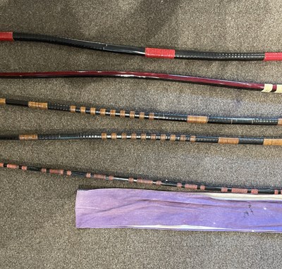 Lot 584 - FIVE JAPANESE BOWS AND A BOW BAG, EDO PERIOD AND LATER