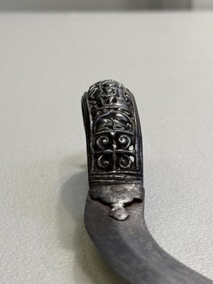 Lot 63 - A SOUTH INDIAN DAGGER (BICHWA), 17TH/18TH CENTURY, PROBABLY THANJAVUR, TAMIL NADU