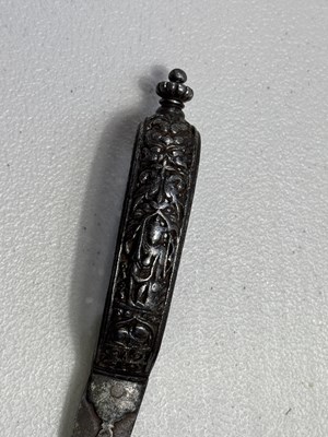 Lot 63 - A SOUTH INDIAN DAGGER (BICHWA), 17TH/18TH CENTURY, PROBABLY THANJAVUR, TAMIL NADU