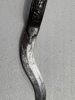 Lot 63 - A SOUTH INDIAN DAGGER (BICHWA), 17TH/18TH CENTURY, PROBABLY THANJAVUR, TAMIL NADU