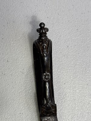 Lot 63 - A SOUTH INDIAN DAGGER (BICHWA), 17TH/18TH CENTURY, PROBABLY THANJAVUR, TAMIL NADU