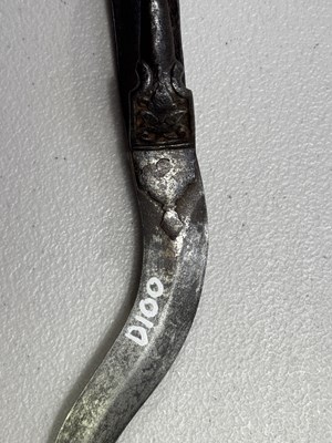 Lot 63 - A SOUTH INDIAN DAGGER (BICHWA), 17TH/18TH CENTURY, PROBABLY THANJAVUR, TAMIL NADU