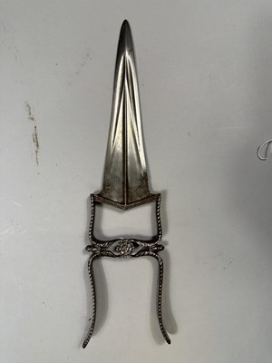 Lot 58 - AN INDIAN DAGGER (KATAR), LATE 18TH CENTURY