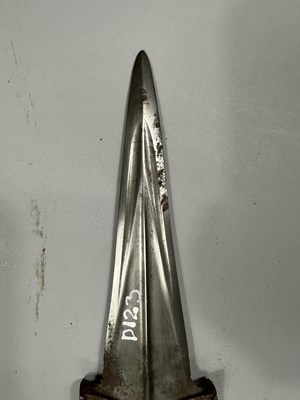 Lot 58 - AN INDIAN DAGGER (KATAR), LATE 18TH CENTURY