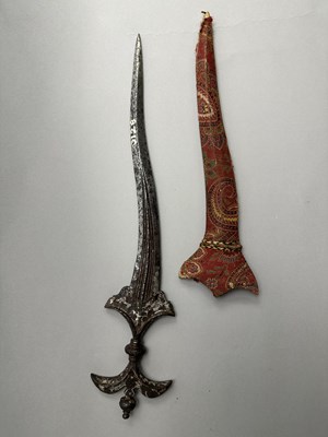 Lot 55 - A SOUTH INDIAN DAGGER (CHILANUM), 15TH/16TH CENTURY, POSSIBLY MADRAS