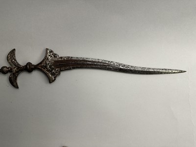 Lot 55 - A SOUTH INDIAN DAGGER (CHILANUM), 15TH/16TH CENTURY, POSSIBLY MADRAS