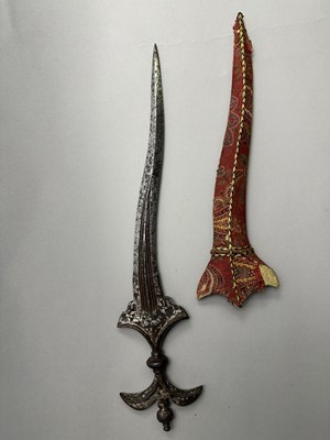 Lot 55 - A SOUTH INDIAN DAGGER (CHILANUM), 15TH/16TH CENTURY, POSSIBLY MADRAS