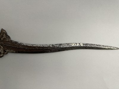 Lot 55 - A SOUTH INDIAN DAGGER (CHILANUM), 15TH/16TH CENTURY, POSSIBLY MADRAS