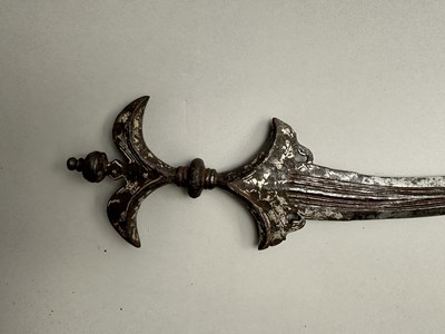 Lot 55 - A SOUTH INDIAN DAGGER (CHILANUM), 15TH/16TH CENTURY, POSSIBLY MADRAS