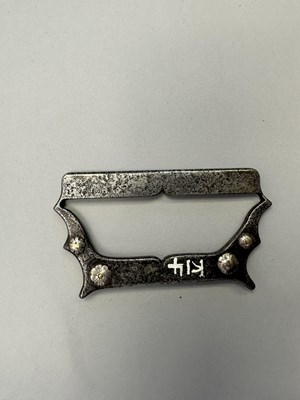 Lot 66 - A SOUTH INDIAN KNUCKLE PUNCH (VAJRA-MUSHTI), 18TH/EARLY 19TH CENTURY