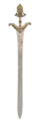 Lot 607 - AN INDIAN SWORD (CHURIKA) WITH COPPER ALLOY HILT, POSSIBLY 16TH/17TH CENTURY