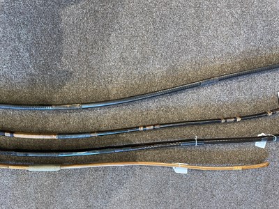 Lot 586 - FOUR UNSIGNED JAPANESE BOWS, 19TH/20TH CENTURY