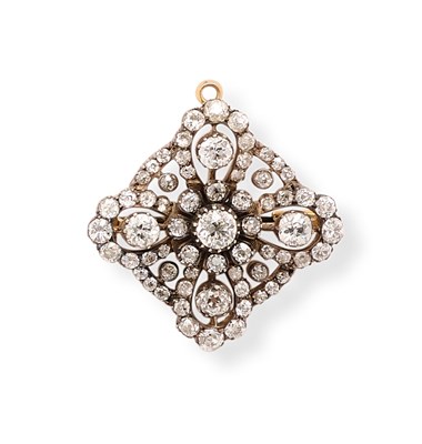Lot 831 - DIAMOND BROOCH