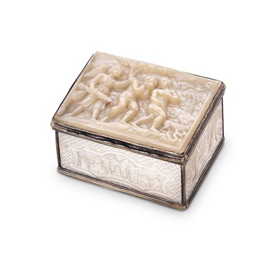 Lot 248 - A SILVER-GILT AND MOTHER-OF-PEARL PANELLED SNUFF BOX, DUTCH, 2ND QUARTER 18TH CENTURY