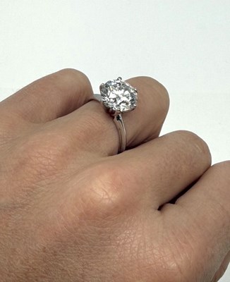 Lot 389 - DIAMOND RING