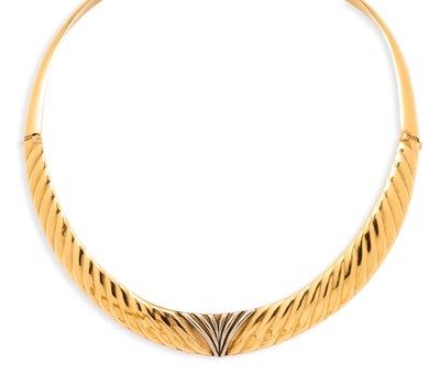 Lot 342 - HINGED TORC NECKLACE