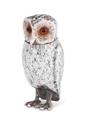 Lot 197 - A VICTORIAN SILVER NOVELTY 'OWL' PEPPERETTE, C.T. & G. FOX, LONDON, 1854
