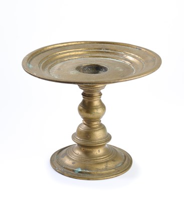 Lot 57 - A BRASS PAN TRAY, PROBABLY DECCAN, INDIA, 19TH/20TH CENTURY