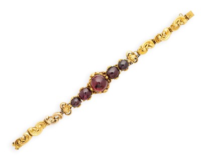 Lot 641 - GOLD AND GARNET BRACELET, 1830s