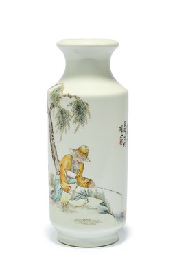 Lot 501 - A CHINESE FAMILLE-ROSE VASE