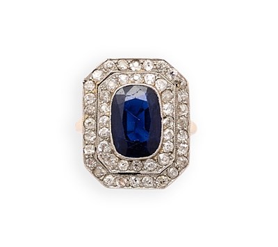 Lot 663 - EDWARDIAN SAPPHIRE AND DIAMOND RING, 1910s