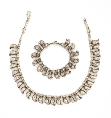 Lot 61 - A NECKLACE AND BRACELET, INDIA, 19TH CENTURY