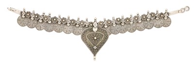 Lot 60 - A LARGE SILVER NECKLACE, GUJARAT, INDIA, CIRCA 1900