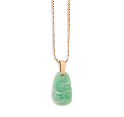 Lot 581 - JADE PENDANT