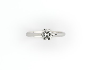 Lot 340 - DIAMOND RING