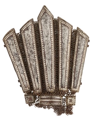 Lot 672 - A NORTH INDIAN ARM GUARD (DASTANA), 17TH/18TH CENTURY, PROBABLY SIND