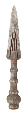 Lot 641 - A SOUTH INDIAN LARGE SPEAR HEAD (VEL), 17TH CENTURY, BANGALORE OR MYSORE, KARNATAKA